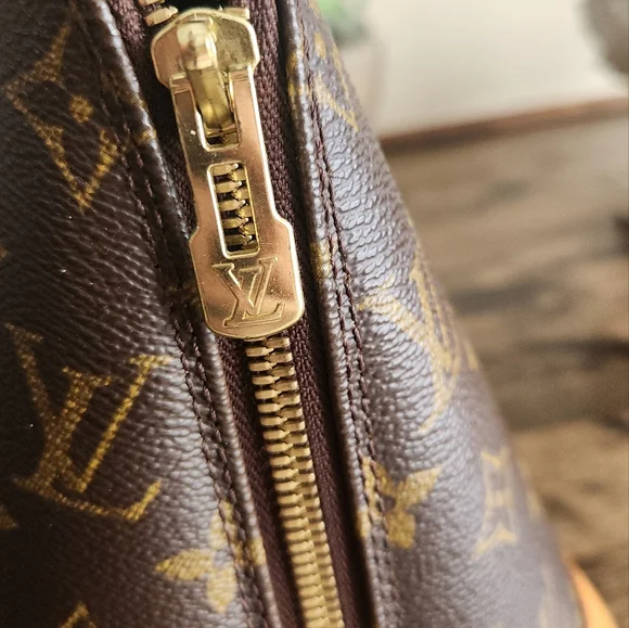 Louis Vuitton Alma Monogram - Picture 11 of 15